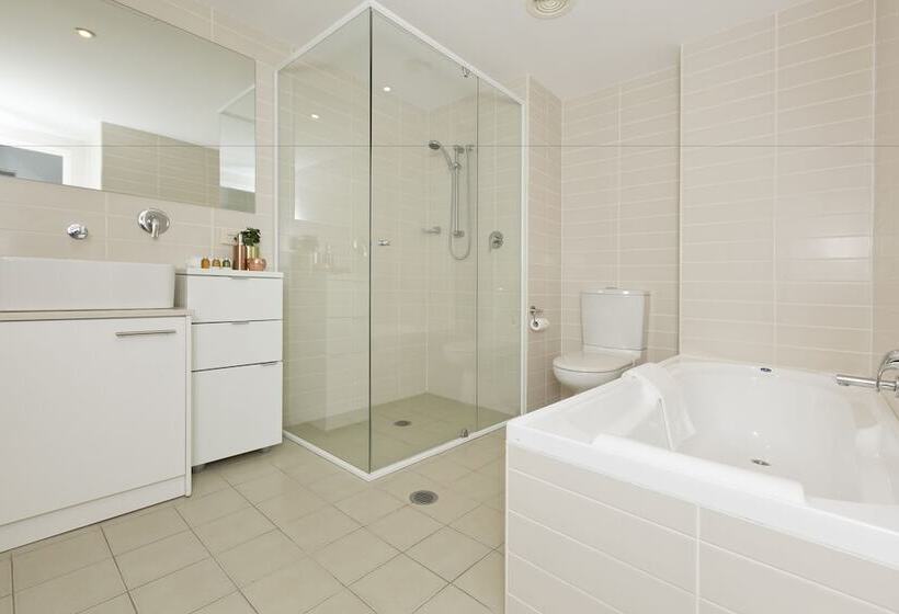 2 Bedroom Apartment with Views, Sevan Apartments Forster