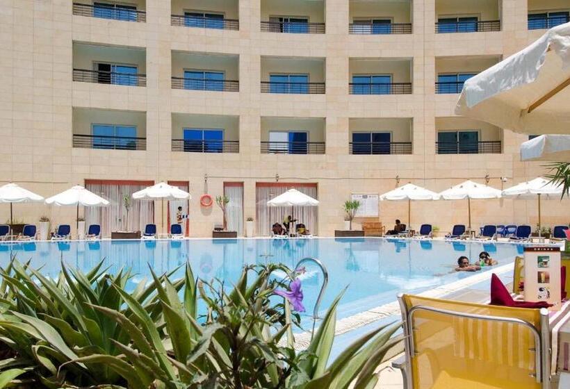 اتاق استاندارد با چشمانداز استخر, Swiss Inn Teda Hotel & Aqua Park
