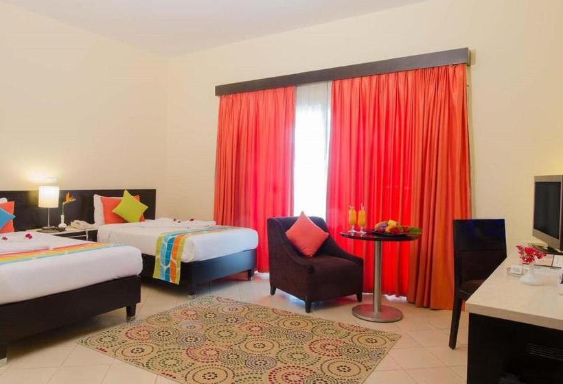 اتاق استاندارد با چشمانداز استخر, Swiss Inn Teda Hotel & Aqua Park