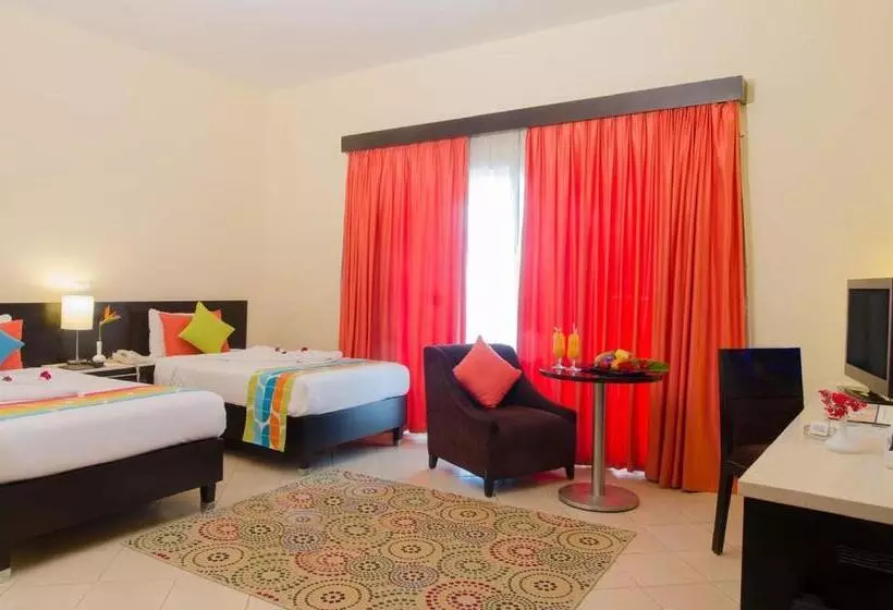 اتاق استاندارد با چشم‌انداز استخر, Swiss Inn Teda Hotel & Aqua Park
