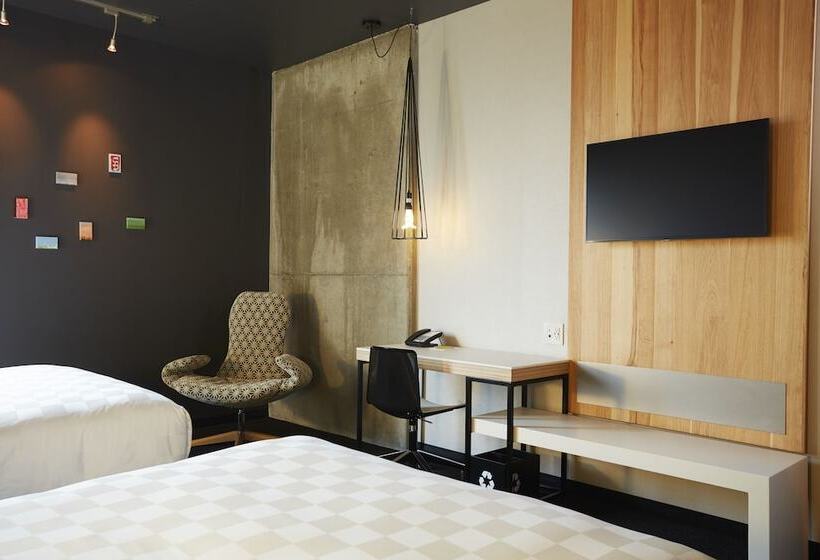 غرفه قياسيه سريرين مزدوجين, Alt Hotel Winnipeg