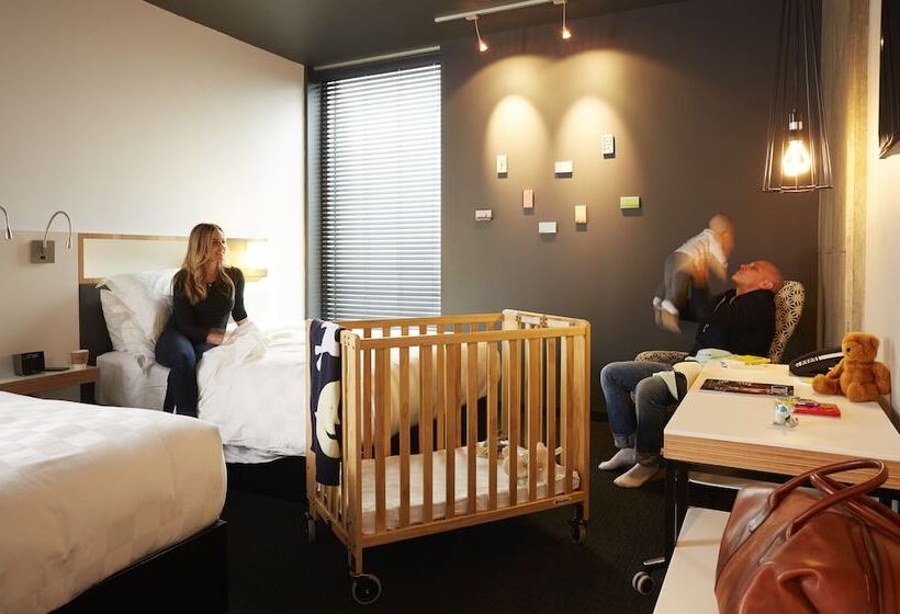 غرفه قياسيه سريرين مزدوجين, Alt Hotel Winnipeg