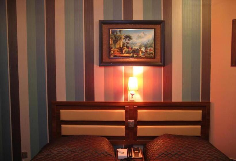 豪华房间, Downtown