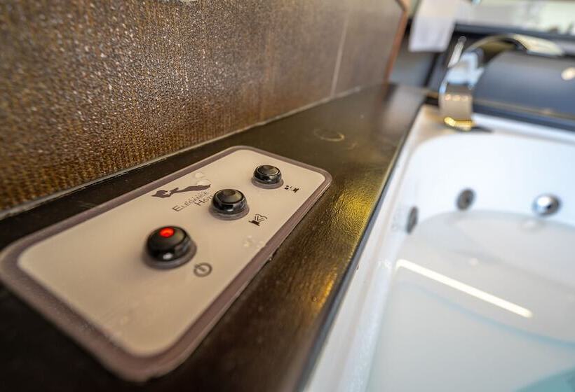 סוויטה דלוקס, Elegance Suites