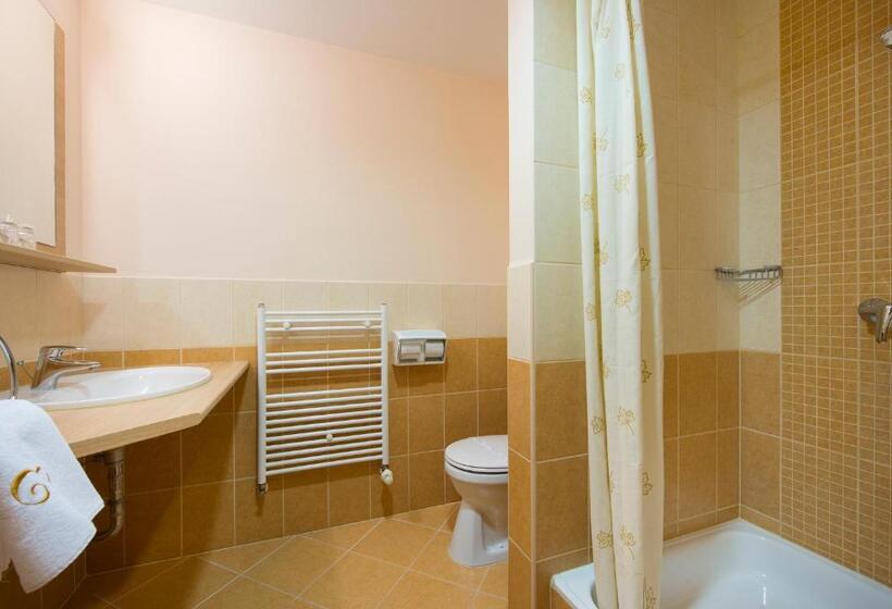 غرفة عائلية, Erzsébet Park