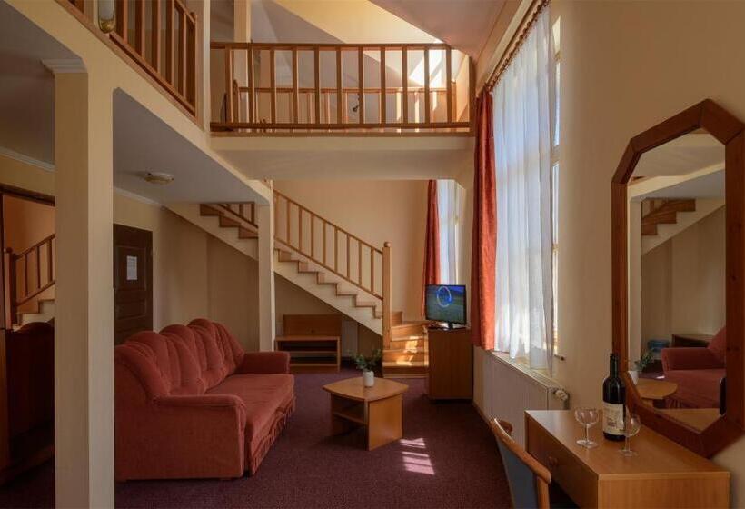 غرفة عائلية, Erzsébet Park