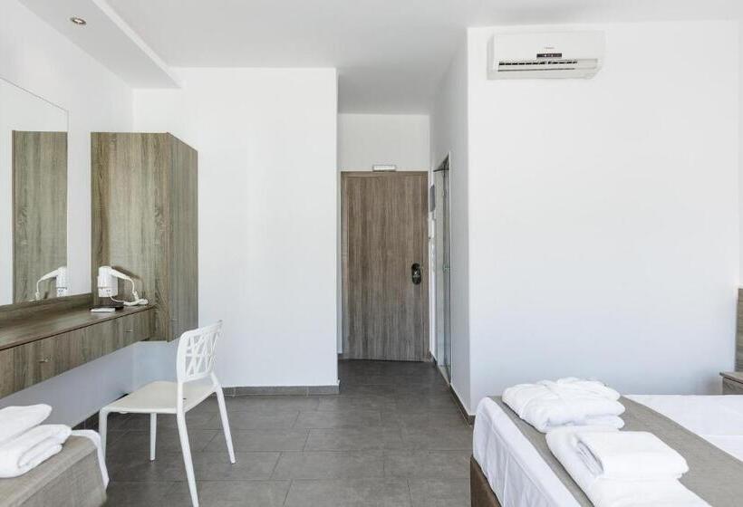 חדר סטנדרט לשלושה, Kahlua Boutique