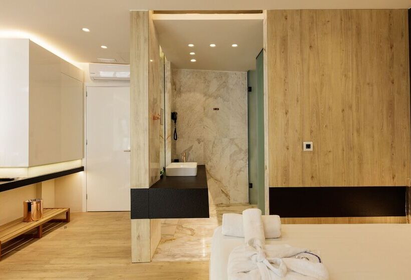 סוויטת ג'וניור צדדית נוף לים, Kahlua Boutique