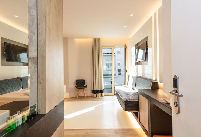 סוויטת ג'וניור צדדית נוף לים, Kahlua Boutique