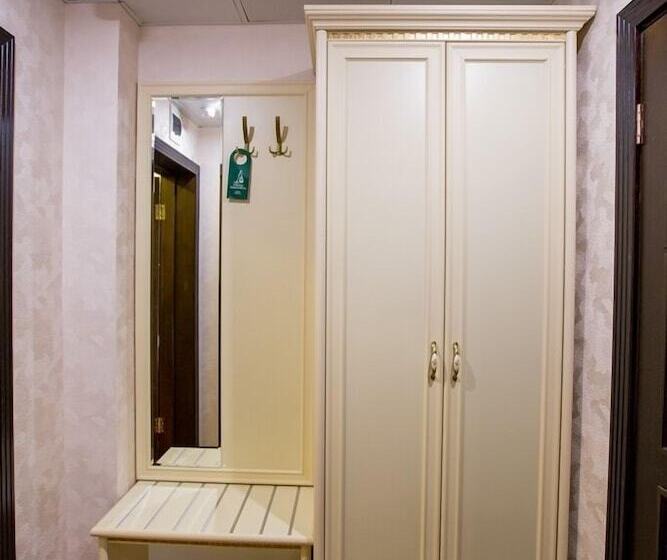 سوییت, Shine House