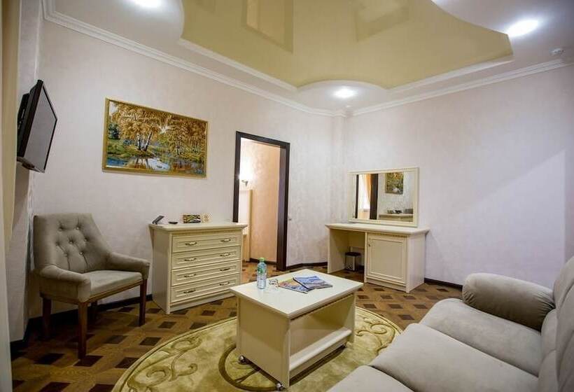 Люкс, Shine House
