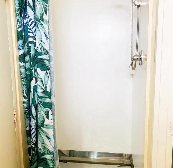 스탠다드 스튜디오, Kerry's Motel