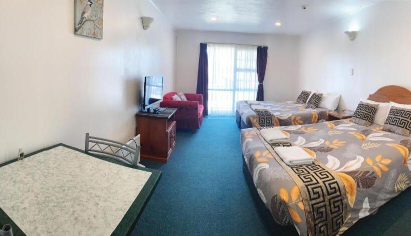 스탠다드 스튜디오, Kerry's Motel