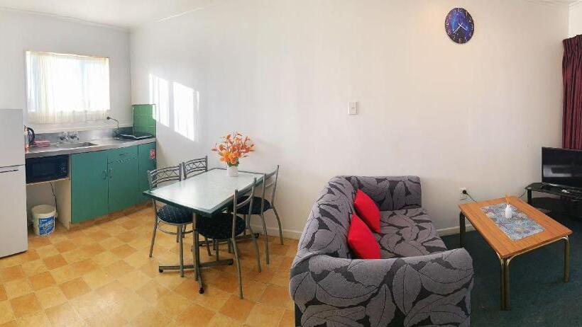 패밀리 스위트, Kerry's Motel