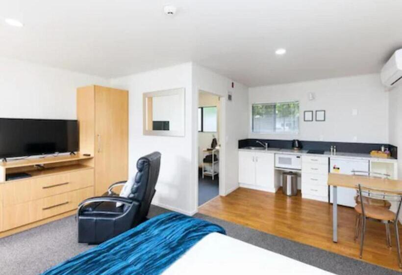 استودیوی استاندارد, Drovers Motor Inn