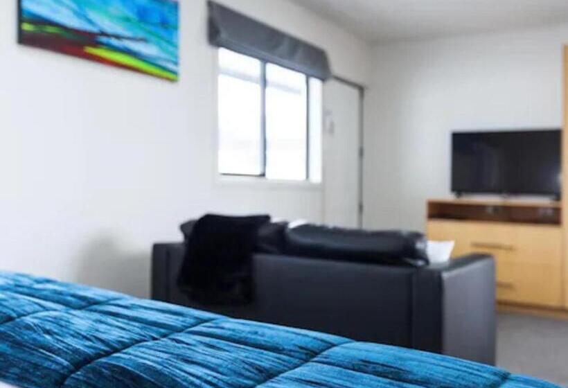 استودیوی استاندارد, Drovers Motor Inn