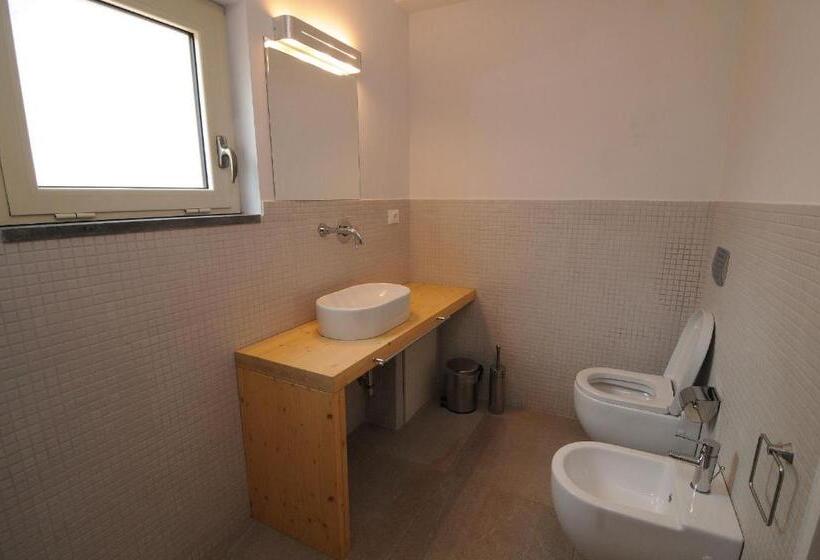 غرفة قياسية, Il Giardino Degli Ovali