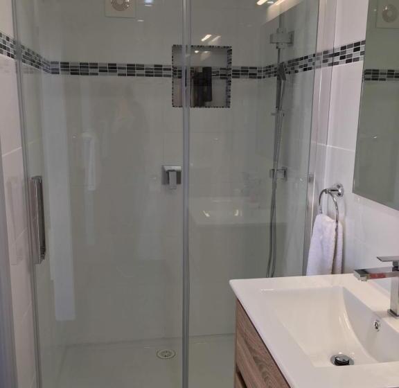 جناح سرير كينج, Storm Bay B & B