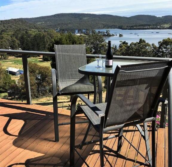 جناح سرير كينج, Storm Bay B & B