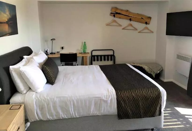 オーシャンビューデラックススイート, Storm Bay B & B
