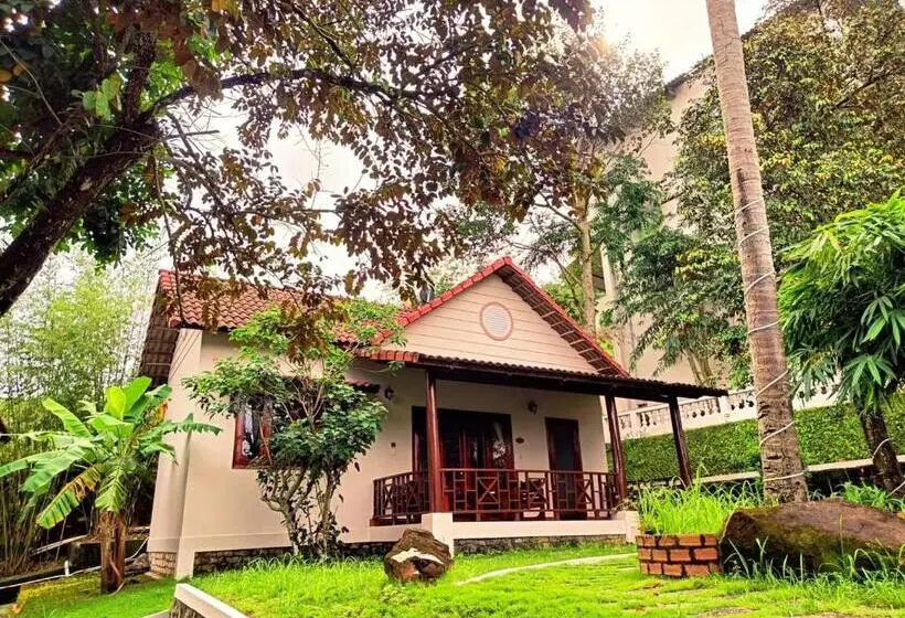بنگله خانوادگی, Hong Bin Bungalow