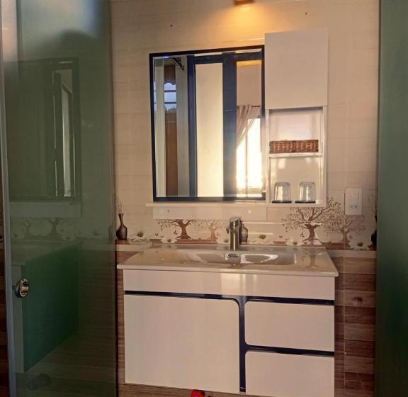 اتاق استاندارد چهار تخته با چشم‌انداز دریا, Hong Bin Bungalow