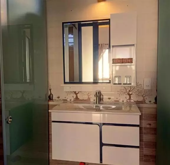 اتاق استاندارد چهار تخته با چشم‌انداز دریا, Hong Bin Bungalow