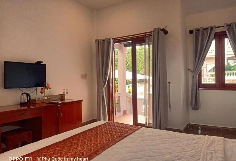 اتاق استاندارد با چشم‌انداز استخر, Hong Bin Bungalow