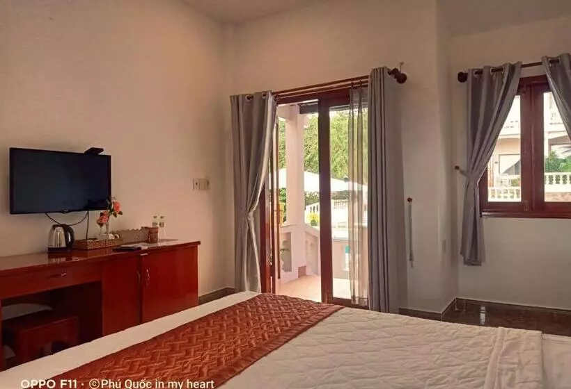 اتاق استاندارد با چشم‌انداز استخر, Hong Bin Bungalow