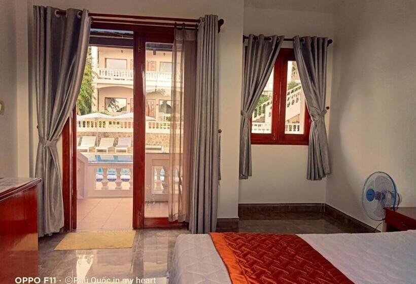 اتاق استاندارد با چشم‌انداز استخر, Hong Bin Bungalow