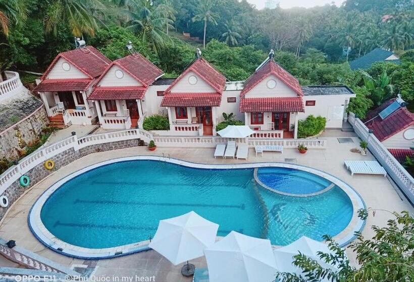 اتاق استاندارد با چشم‌انداز استخر, Hong Bin Bungalow