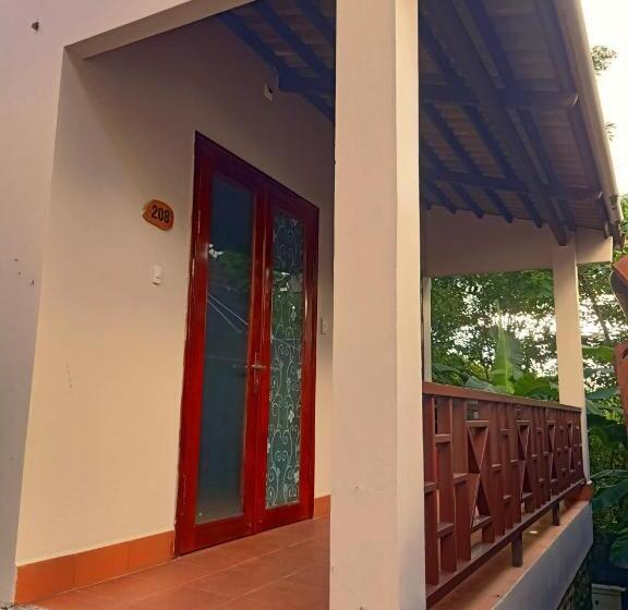 بانگلوی استاندارد, Hong Bin Bungalow