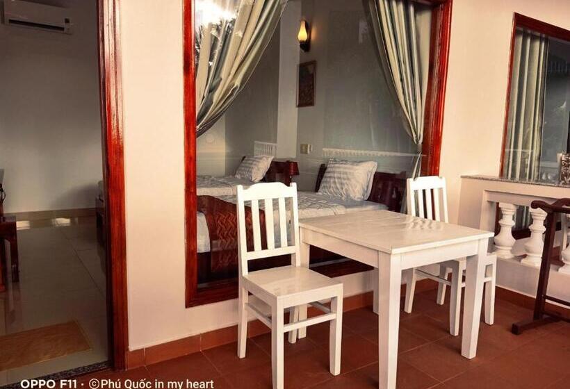 اتاق استاندارد با چشم‌انداز استخر, Hong Bin Bungalow