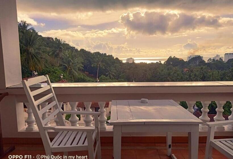 اتاق استاندارد با چشم‌انداز استخر, Hong Bin Bungalow