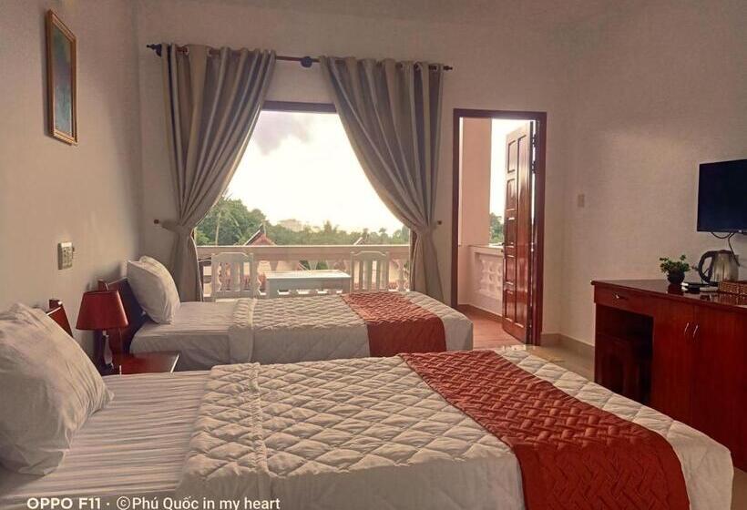 اتاق استاندارد با چشم‌انداز استخر, Hong Bin Bungalow