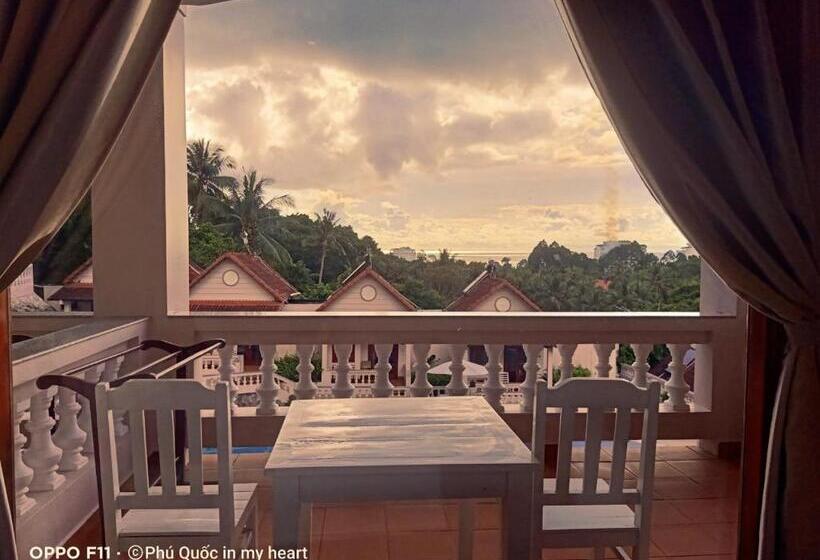 اتاق استاندارد با چشم‌انداز استخر, Hong Bin Bungalow