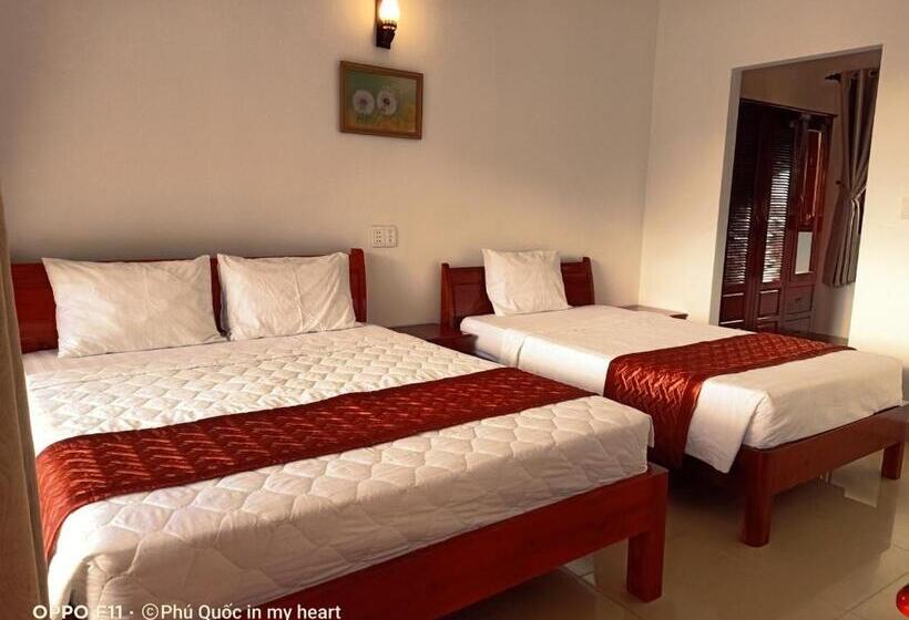 اتاق استاندارد سه تخته با چشم‌انداز استخر, Hong Bin Bungalow