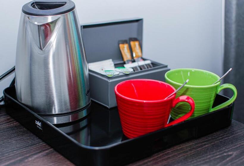 Номер Стандарт 2 Двуспальные Кровати, Village Hotel Aberdeen