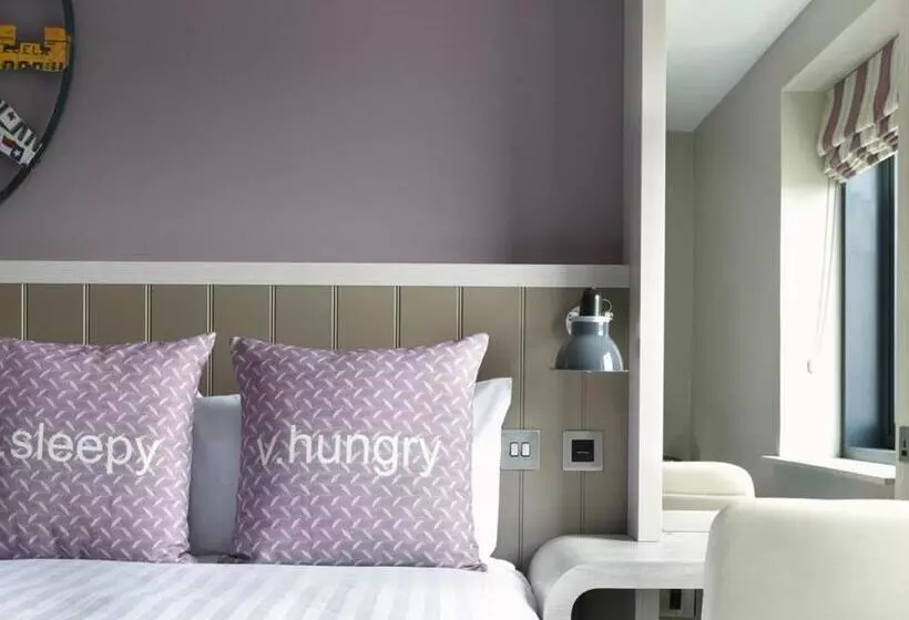 ２ダブルベッドのスタンダードルーム, Village Hotel Aberdeen
