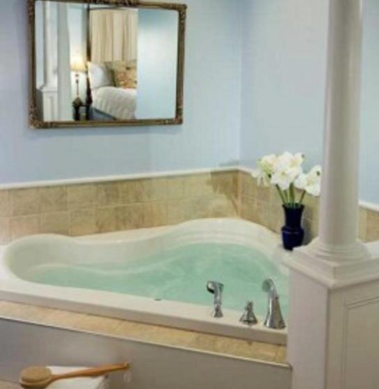 스위트, Hampton Terrace Inn