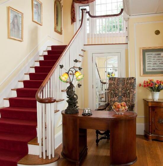 스위트, Hampton Terrace Inn