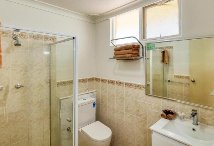 חדר משפחתי, Cootamundra Gardens Motel