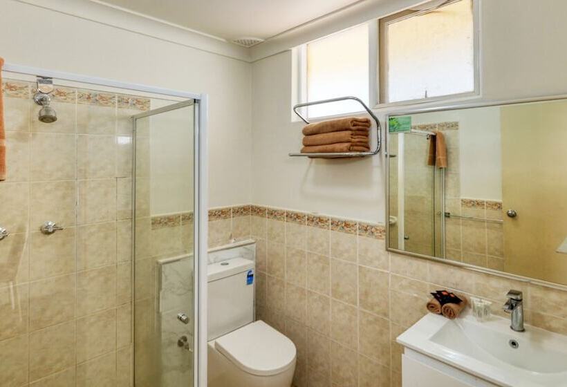 חדר משפחתי, Cootamundra Gardens Motel