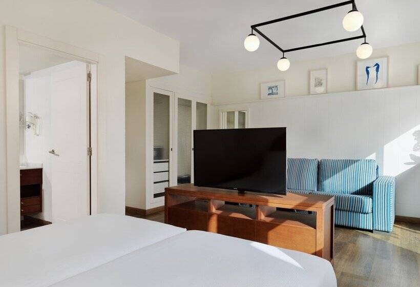 Полулюкс Вид на Бассейн, H10 Ocean Suites