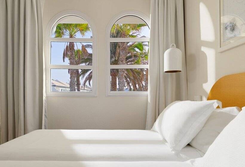 Полулюкс Вид на Бассейн, H10 Ocean Suites