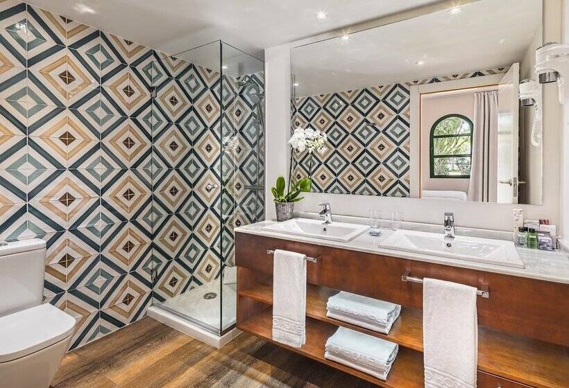 Полулюкс Вид на Бассейн, H10 Ocean Suites