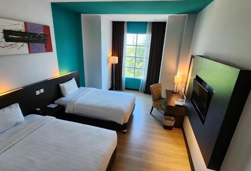 غرفة ديلوكس مطلّة علي الحديقة, King S Hotel Nagoya Batam