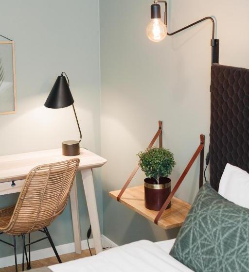 Номер Стандарт, L Lassalyckan