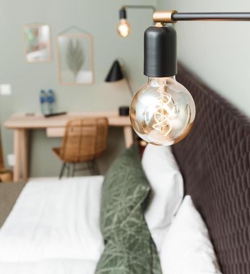 Номер Стандарт, L Lassalyckan