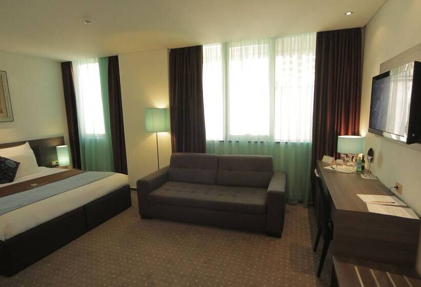 اتاق خانوادگی, Nartel